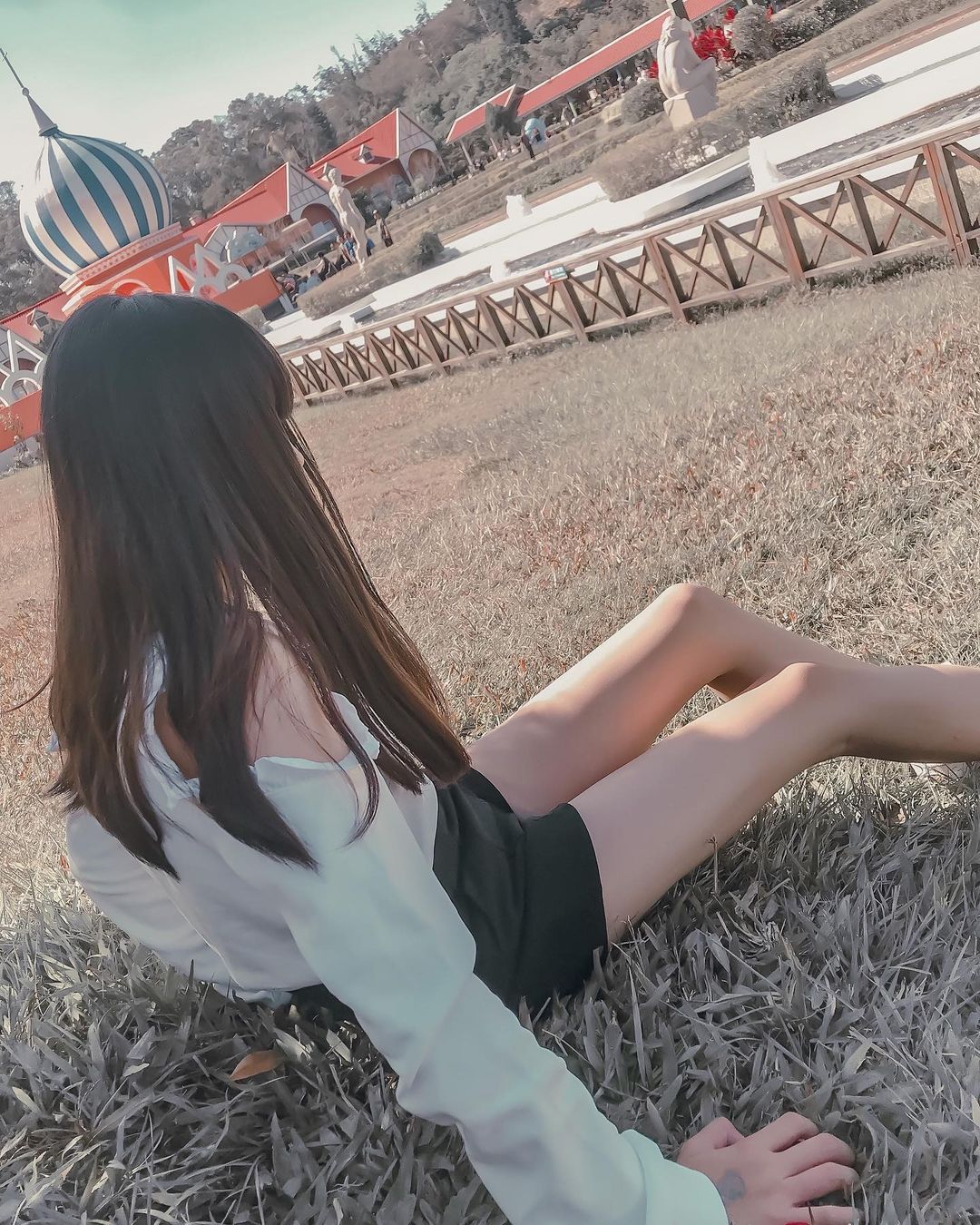 妖豔濃妝型妹子淩 陽光燦笑瞬間讓人秒融化-第1章-图片1