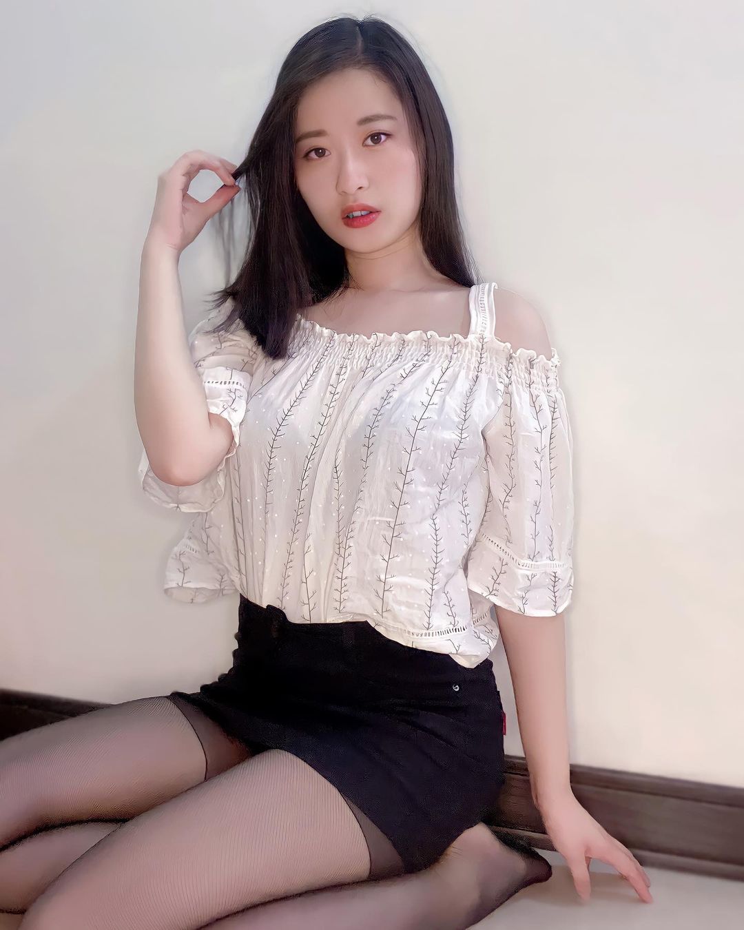 水汪汪大眼的妹子央錡 曬美胸長腿真誘人-第1章-图片8