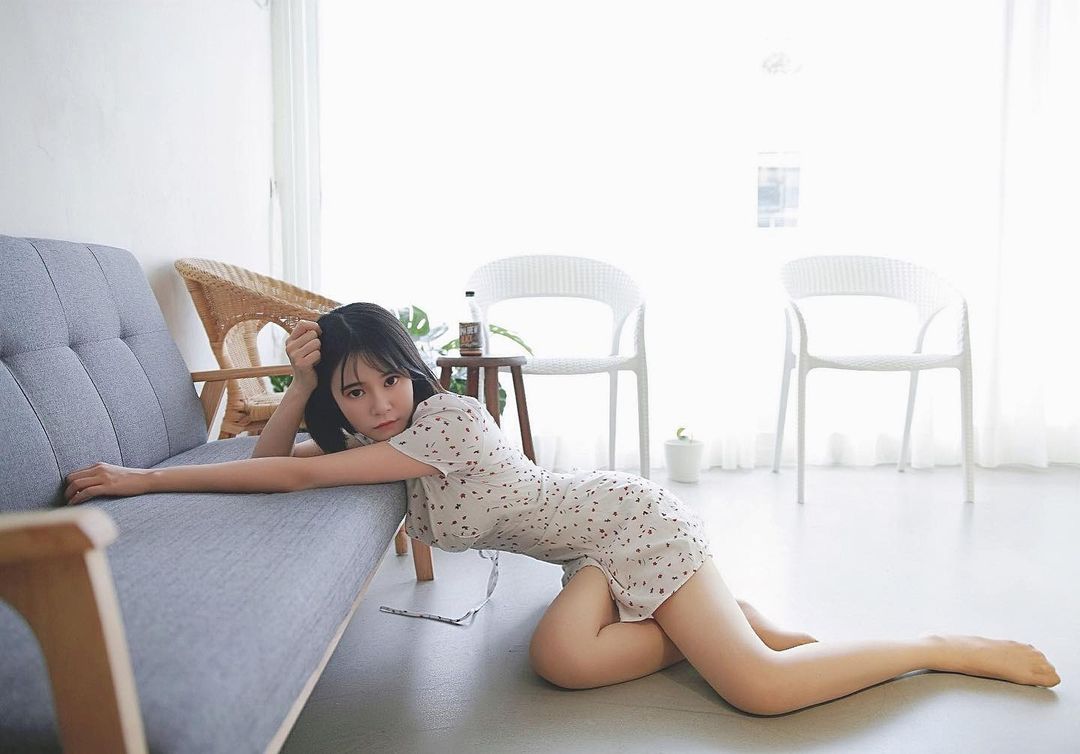 喜歡穿絲襪的美女老師Lola 穿絲襪真是誘人!-第1章-图片18