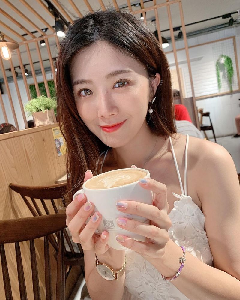 這個笑容是真的很甜!「曾甜」甜蜜蜜人氣主持人,斜槓女神這個她也行!-第1章-图片11