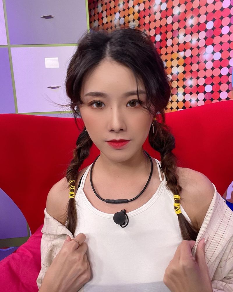這個笑容是真的很甜!「曾甜」甜蜜蜜人氣主持人,斜槓女神這個她也行!-第1章-图片13