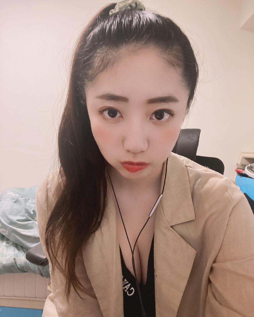 實況主夜雨 露出無辜的眼神讓人好想照顧她!-第1章-图片19