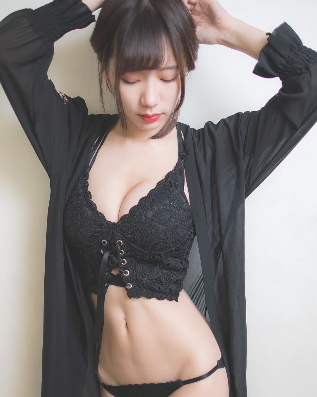 冰山美人的代表 芷涵 白皙皮膚和雪白雙峰真讓人羨慕!-第1章-图片15