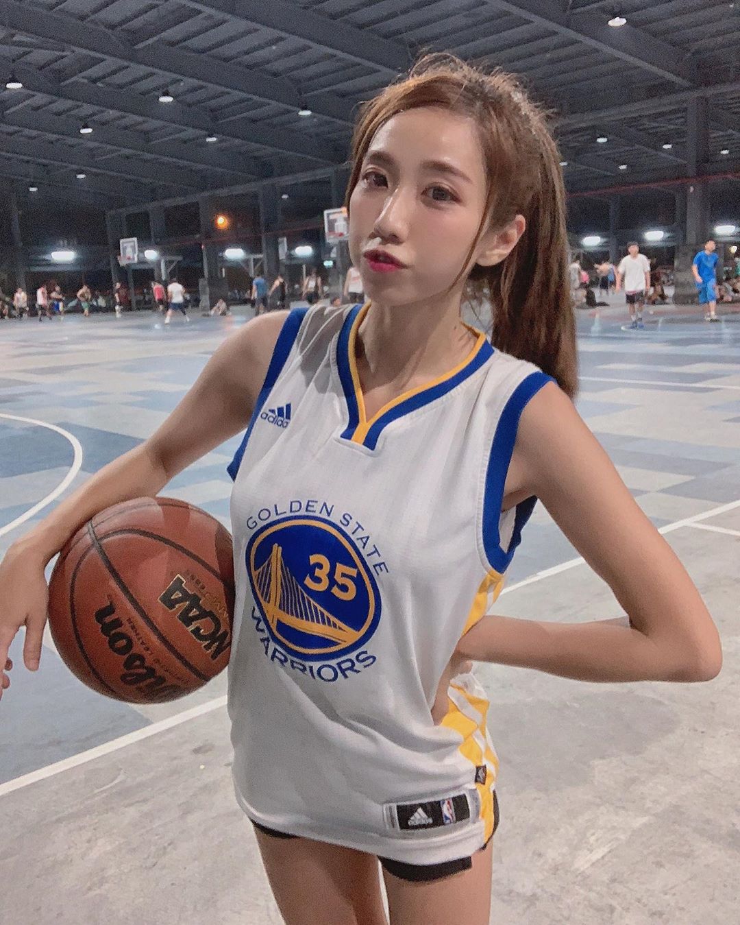 Crazy Olympics! the arena sweetheart “Zhang Tian” burns your sporting soul-第1章-图片3
