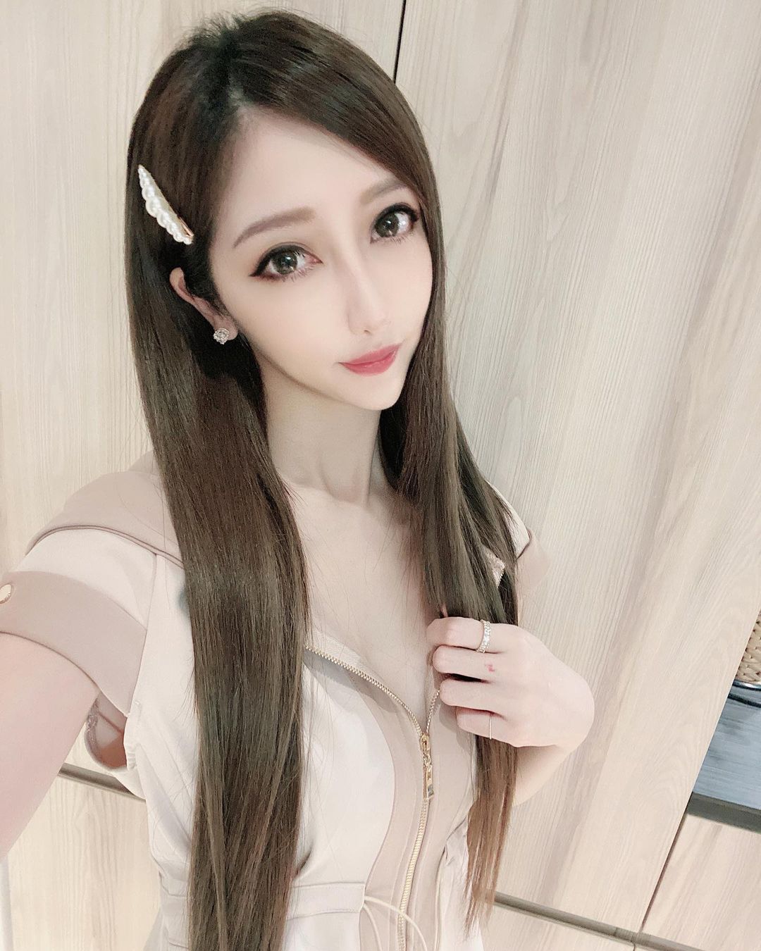 艷麗妹子翁寧寧 散發濃厚的女王氣息!-第1章-图片11