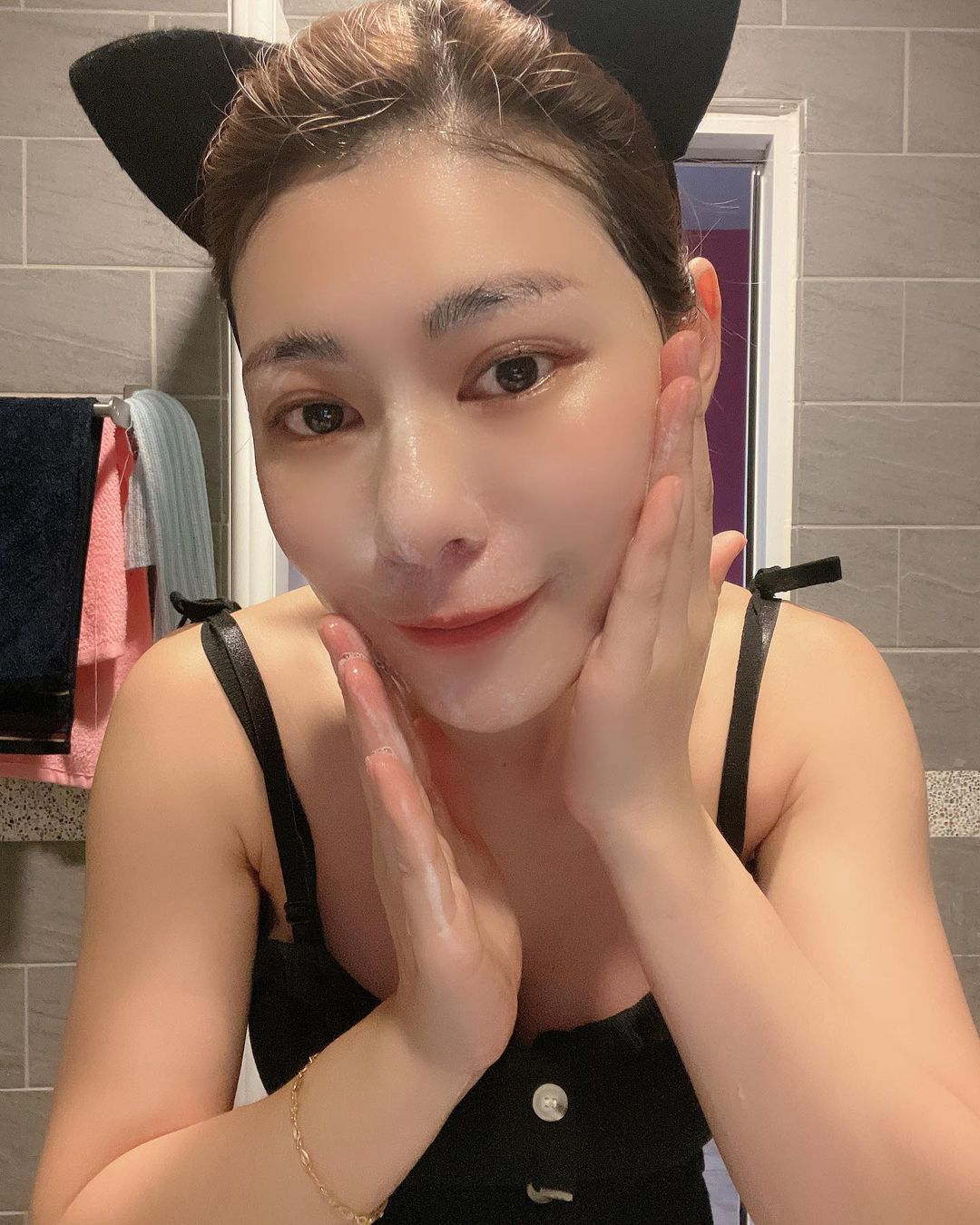 正妹佳佳 逆天美乳要呼之慾出了-第1章-图片13