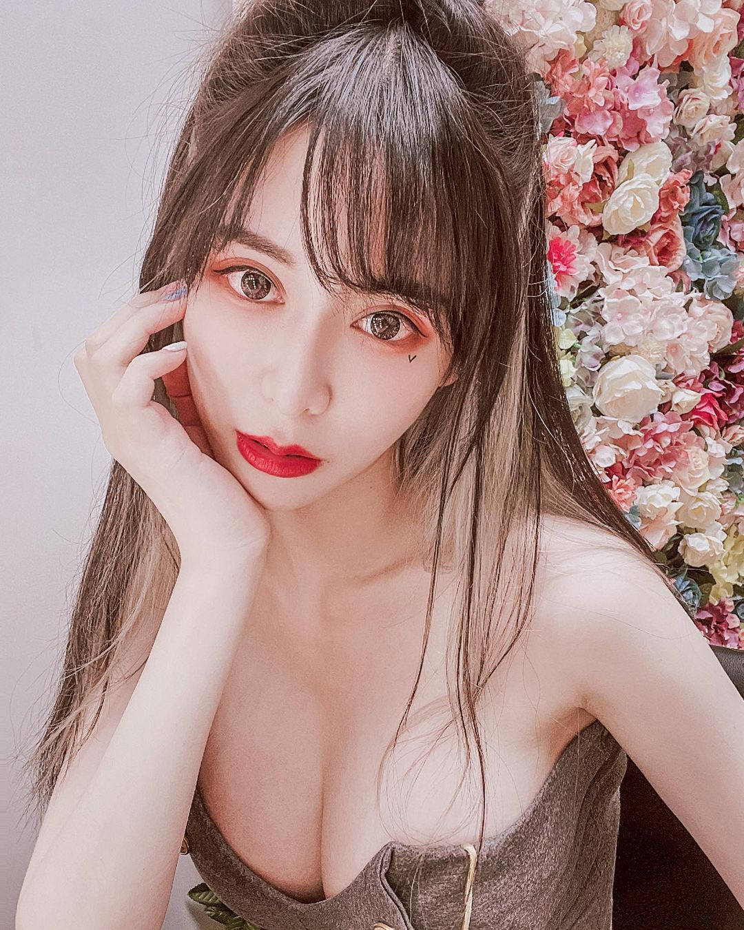 校花級正妹愛佳奈 氣質又性感讓粉絲戀愛了-第1章-图片1