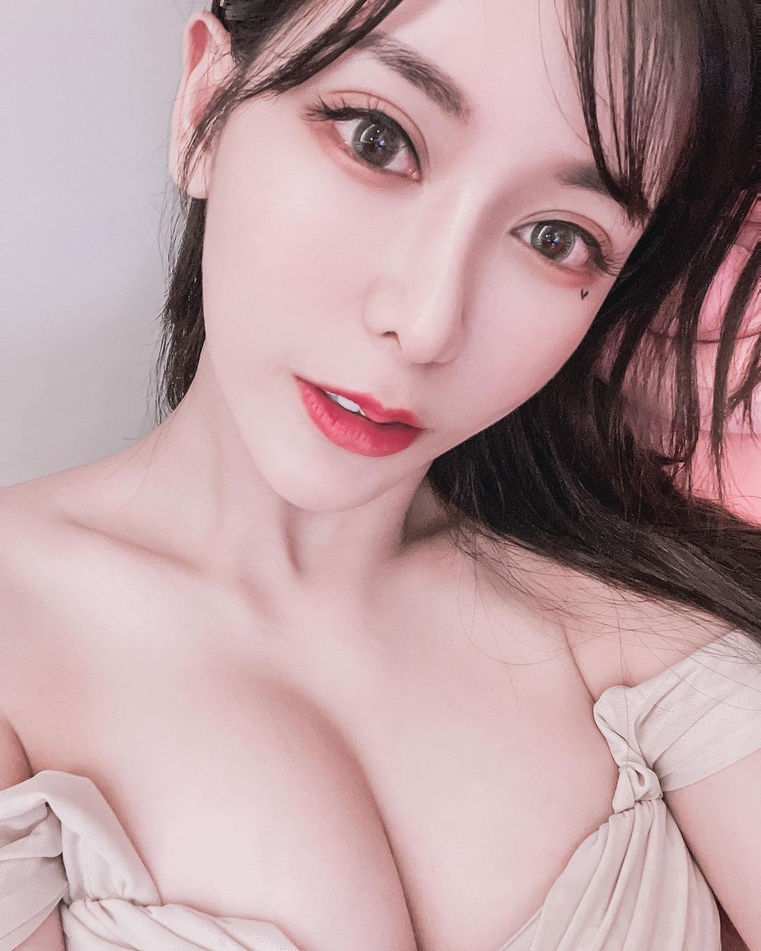 校花級正妹愛佳奈 氣質又性感讓粉絲戀愛了-第1章-图片14