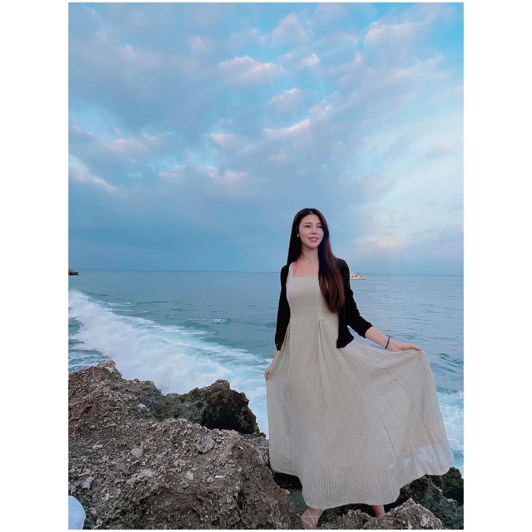 五官超立體的正妹Yanini 清純無辜的臉蛋下是隱乳好身材-第1章-图片13