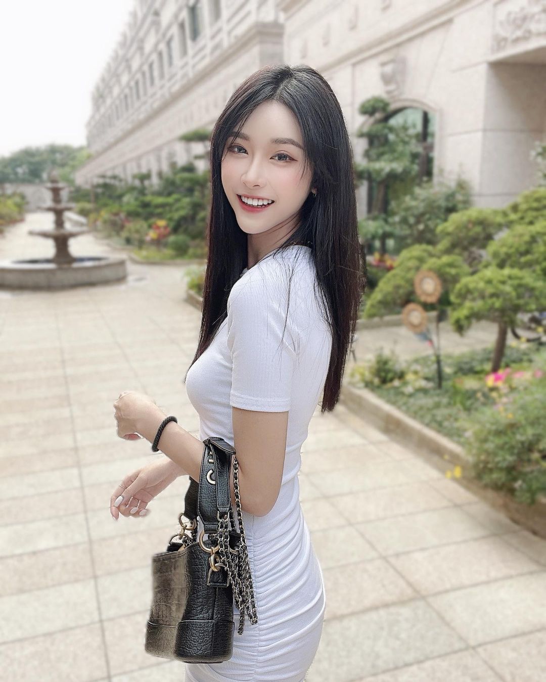 氣質女神Doris 身材高挑和那勾魂的眼神叫人瞬間失了魂-第1章-图片23
