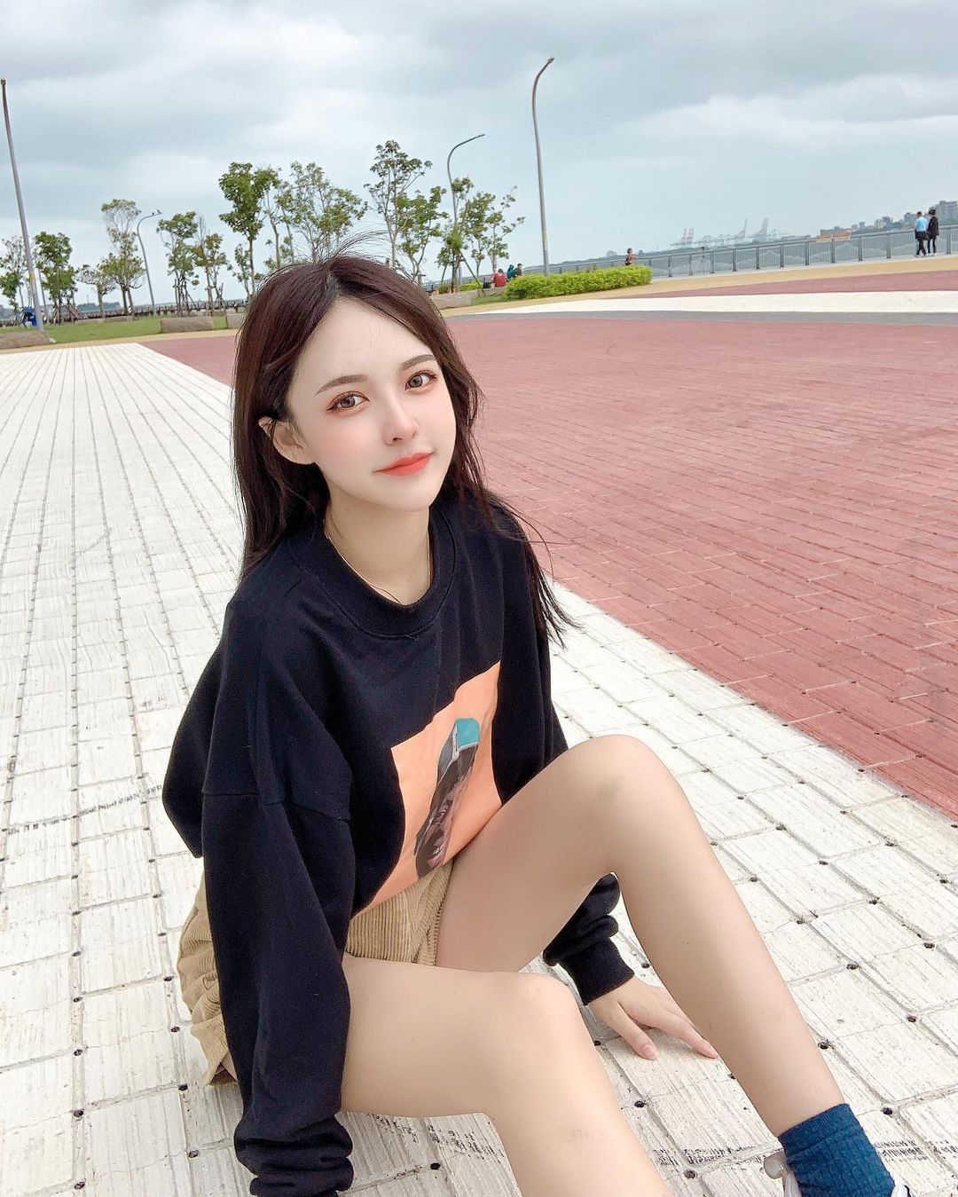 五官深邃的正妹 U 穿比基尼露出白皙的豐滿曲線辣暈路人-第1章-图片12