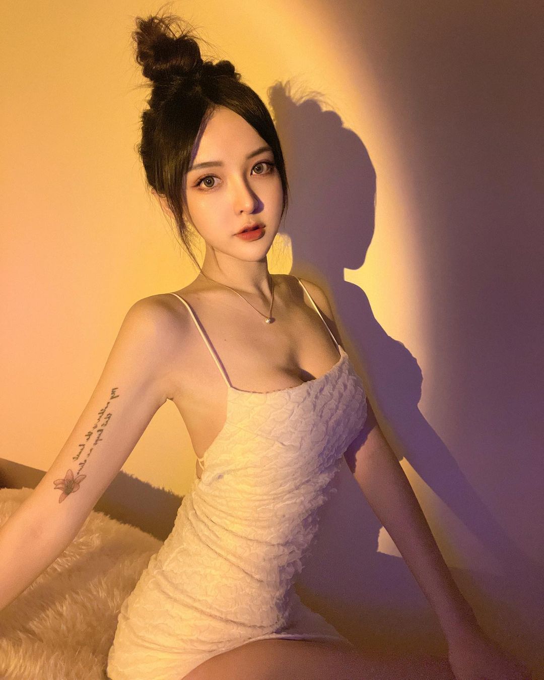 五官深邃的正妹 U 穿比基尼露出白皙的豐滿曲線辣暈路人-第1章-图片19