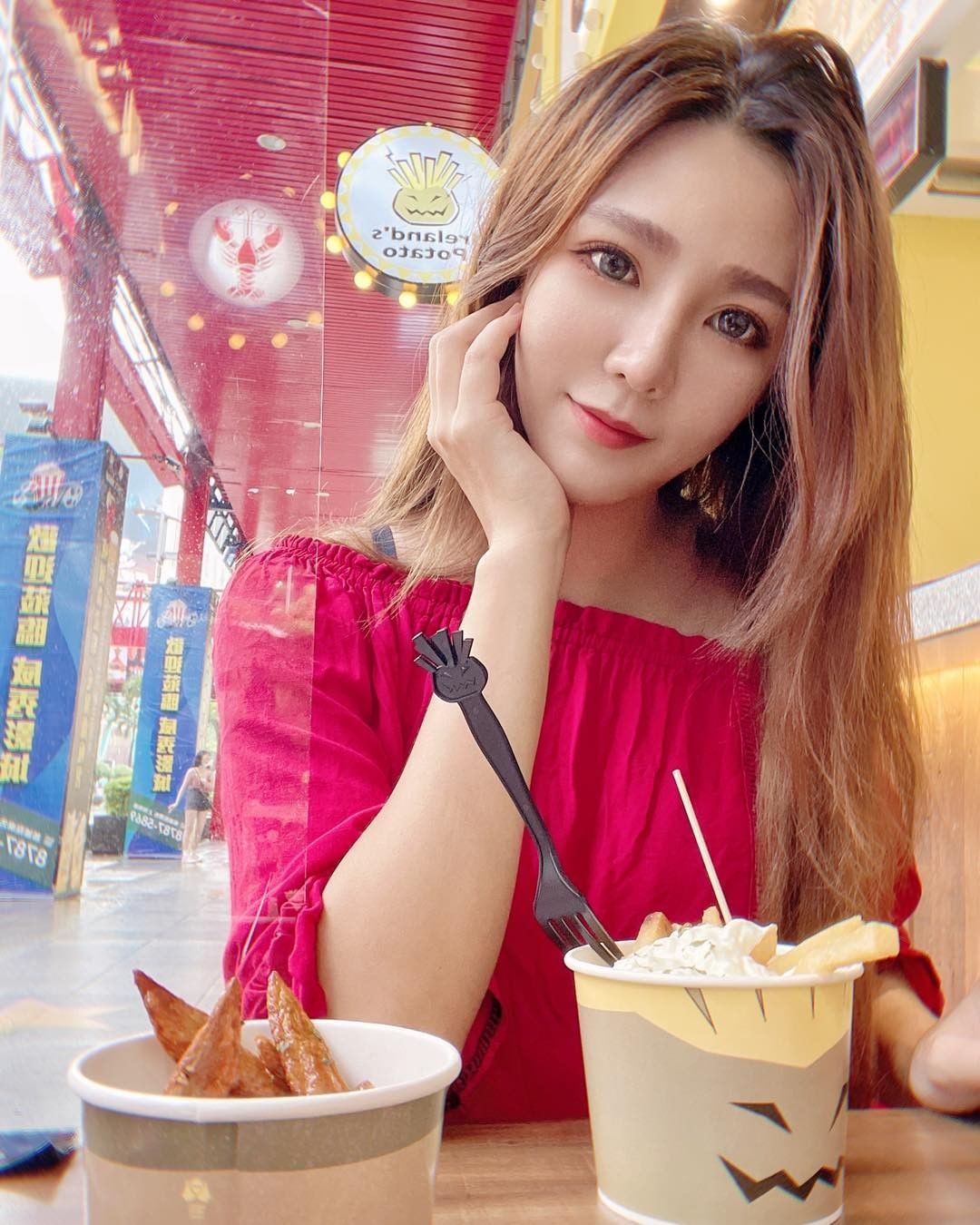 El cabello largo de su hermana K.C. es seductor.-第1章-图片1