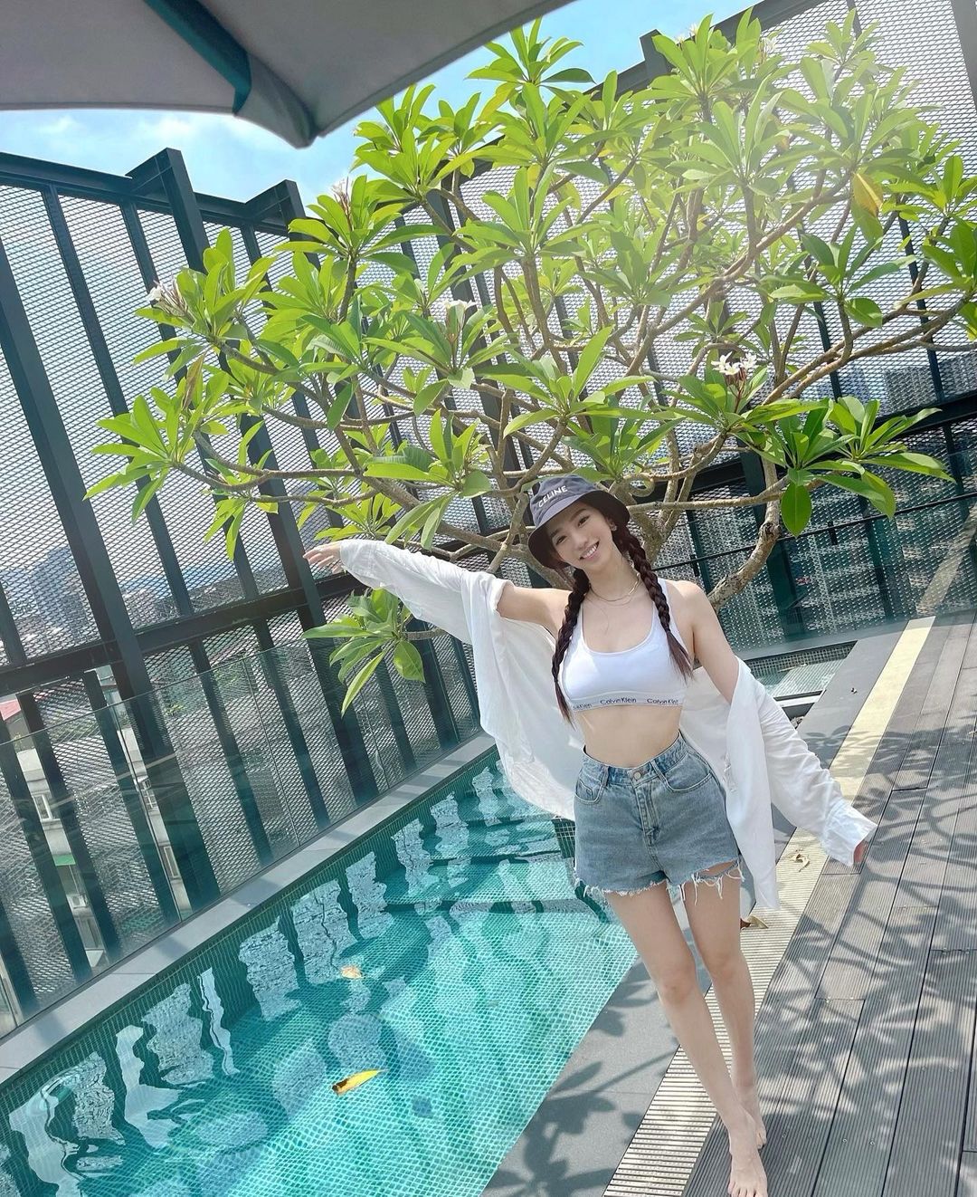 El gigante Tsai Bikini liberó el cuerpo lleno de blanco-第1章-图片2