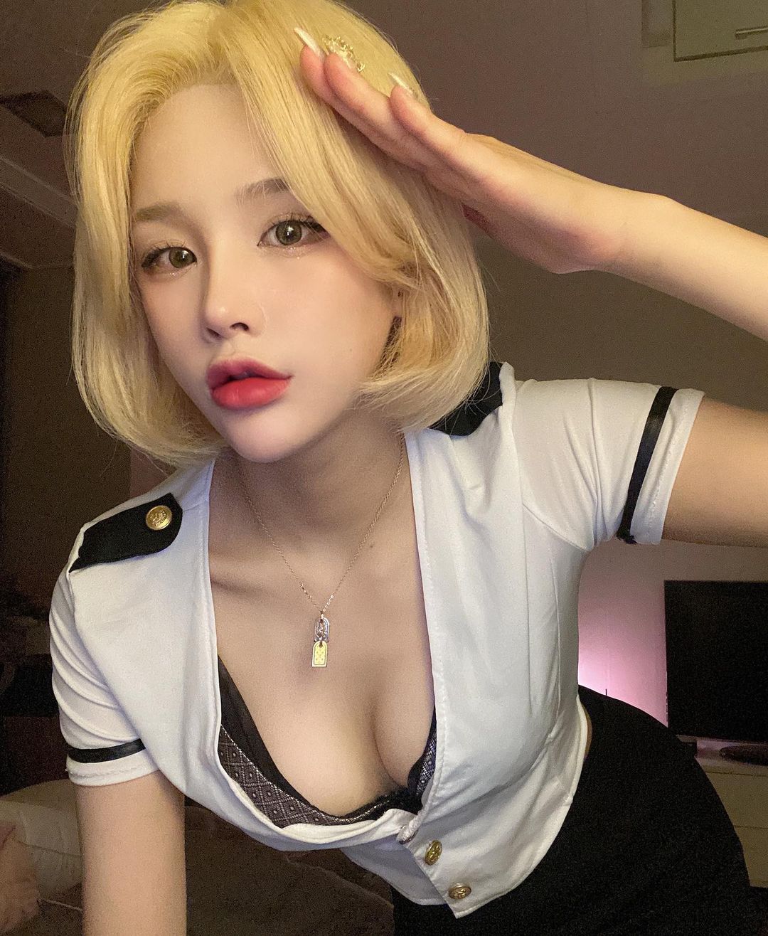 金髮尤物女警報到！令人屏息的美腿誰還敢犯規～ღ짐니ღ（21）-第1章-图片1