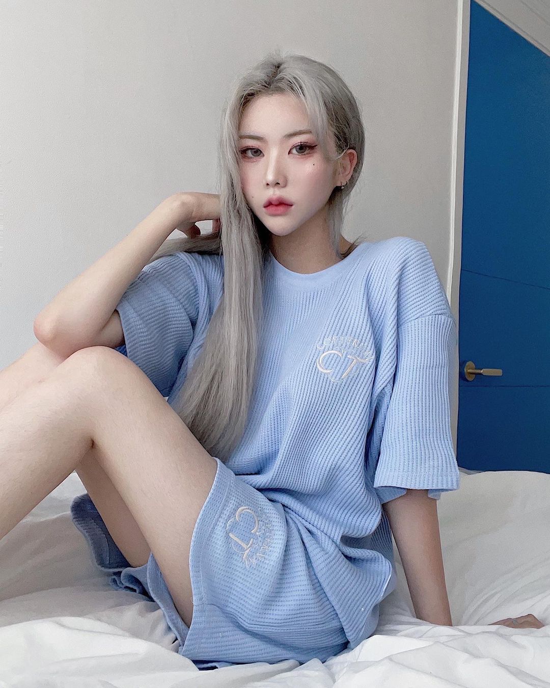擁有超引人遐想的性感雙唇，該換口味看點個性正妹了！～lilianeez（윤아）