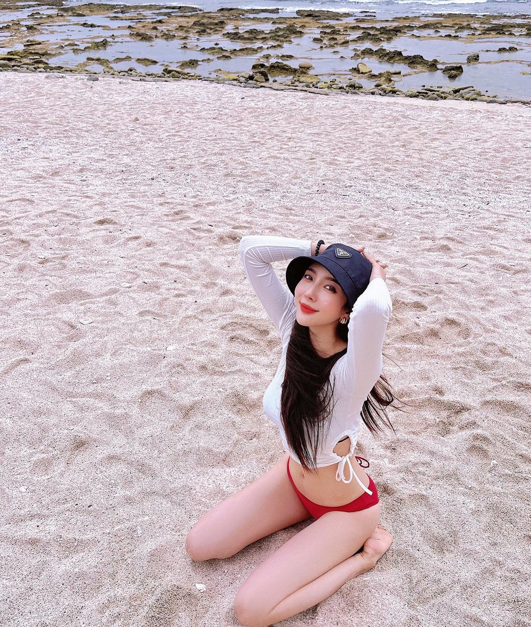 The charming look of the tempered little sister Anna and the sexy curve are really charming.-第1章-图片1