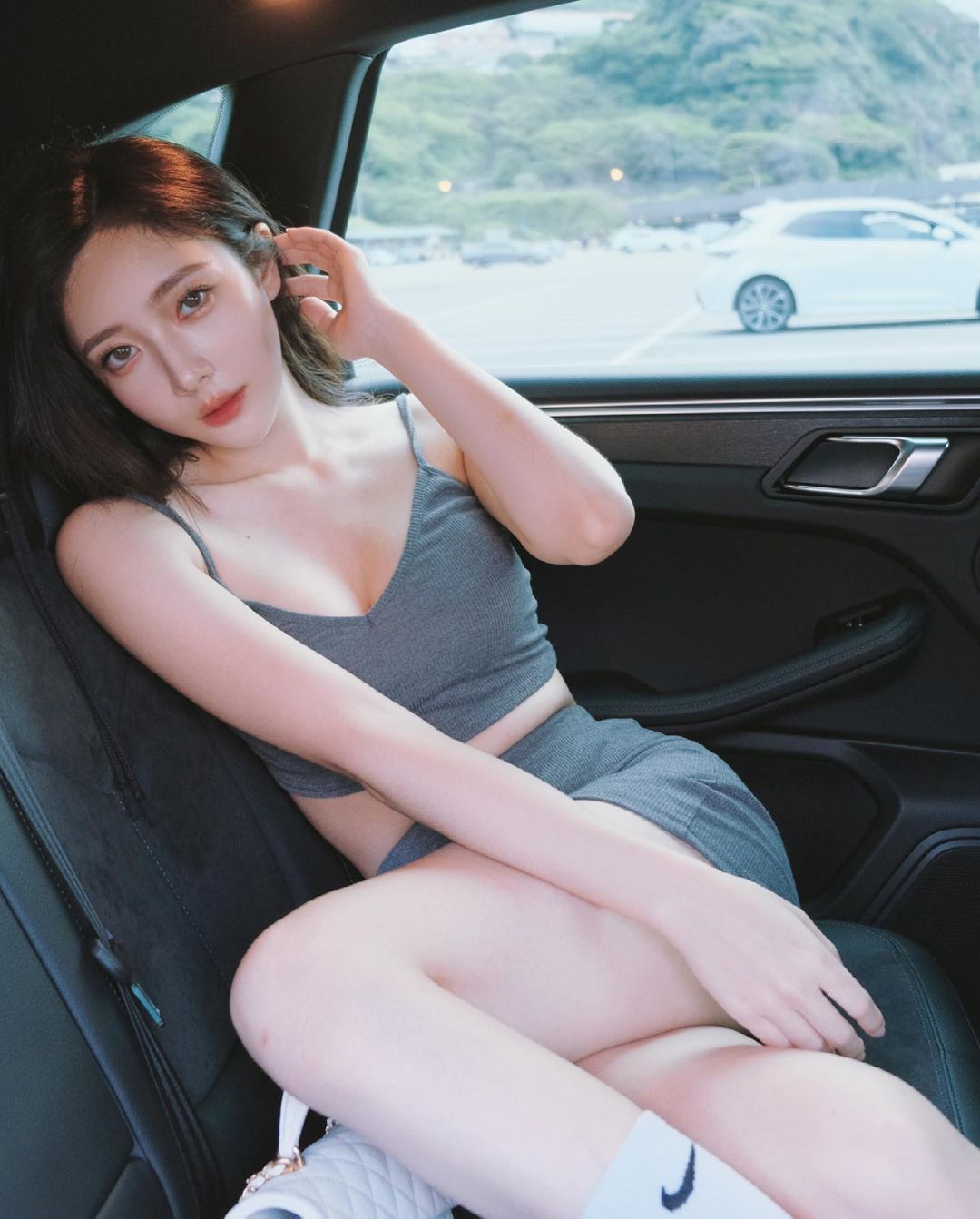 The charming look of the tempered little sister Anna and the sexy curve are really charming.-第1章-图片9