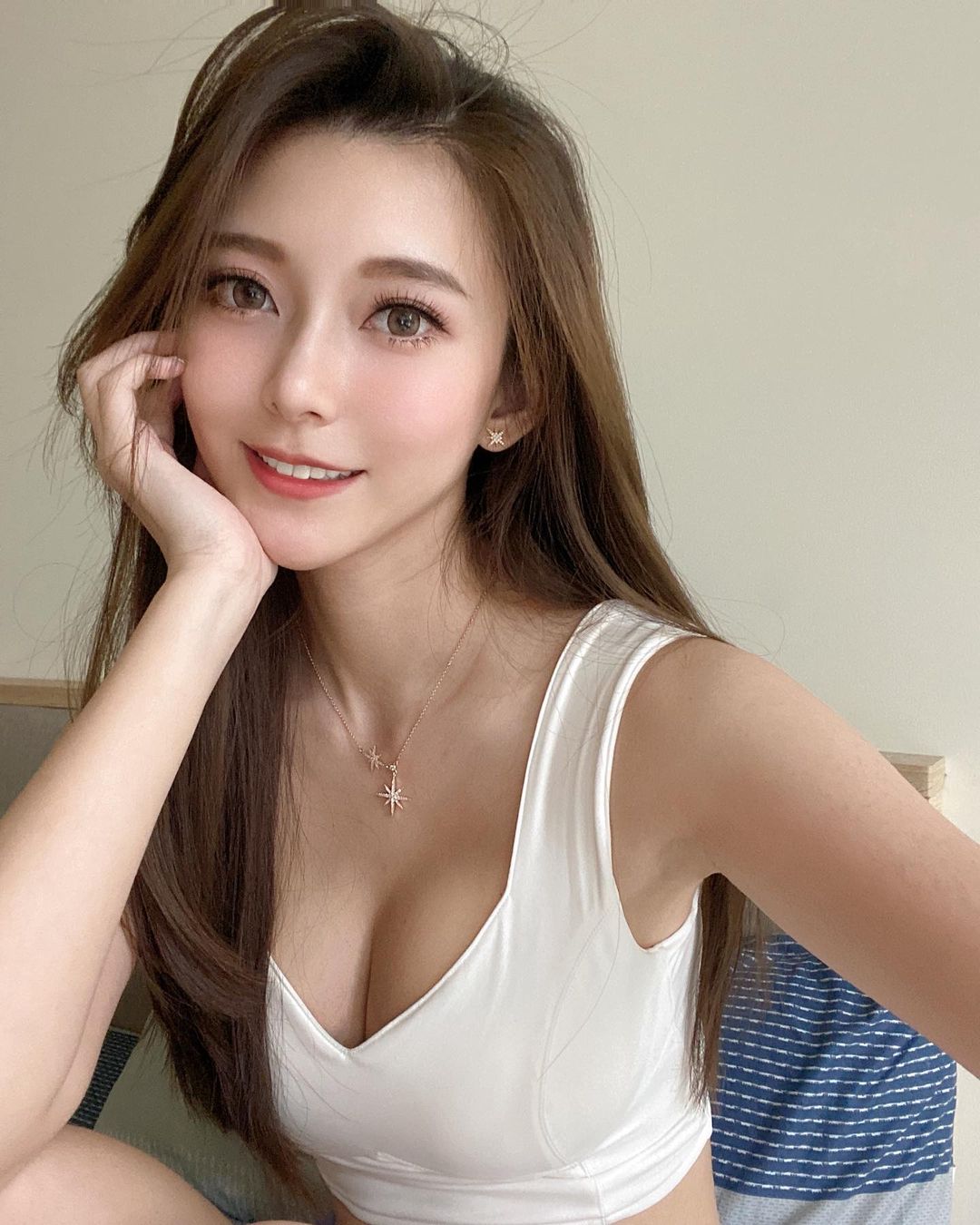 氣質正妹張舒晴 甜美臉蛋還有飽滿美乳 微微一笑就暈船-第1章-图片17