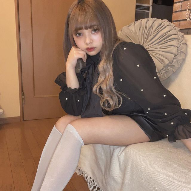 口罩一脫人跑光光！《美日混血大眼妹》刻意扮醜其實本尊不差啦！-第1章-图片2