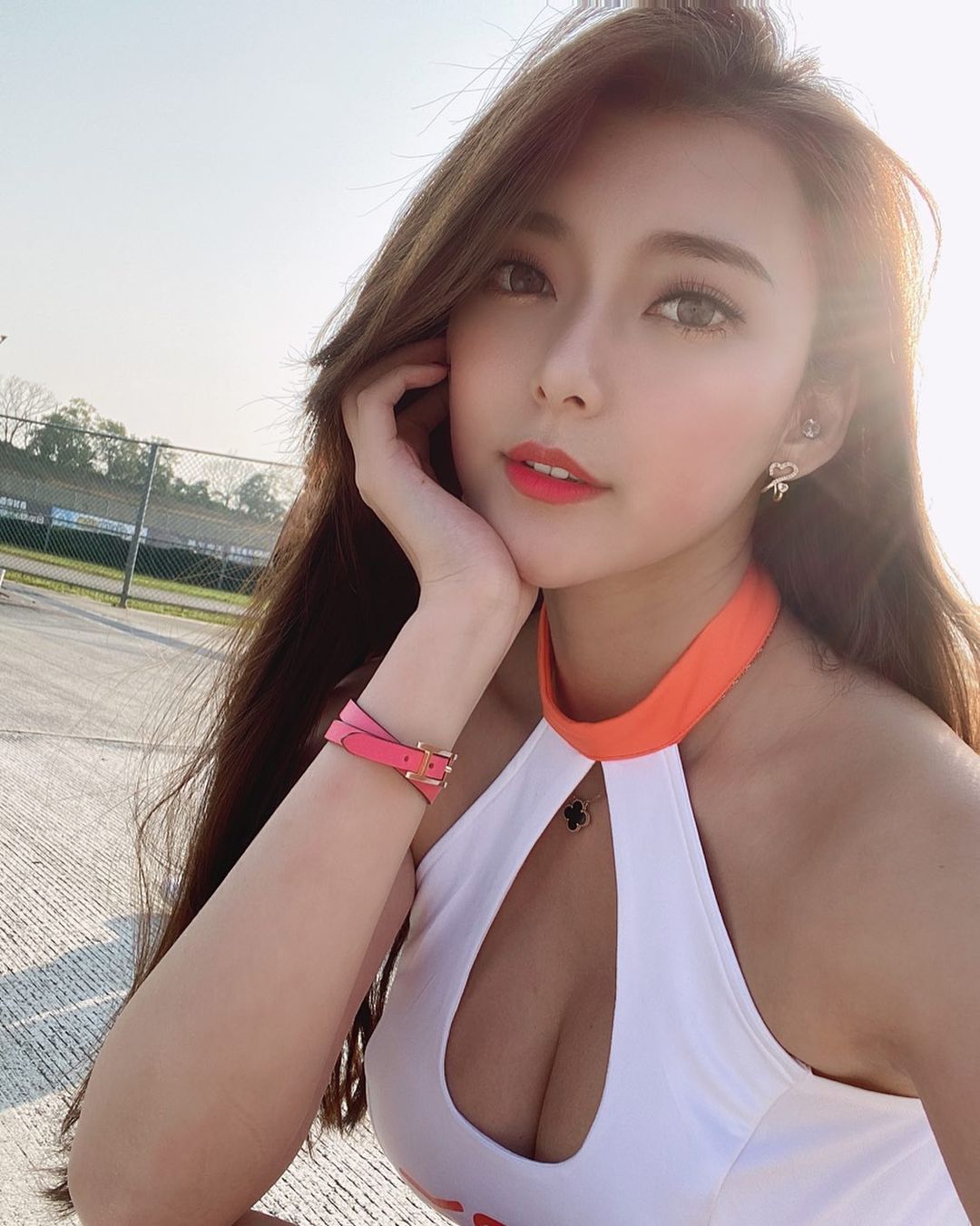 El vestido es muy bonito, con las piernas muy bonitas, con la nieve muy fina.-第1章-图片15