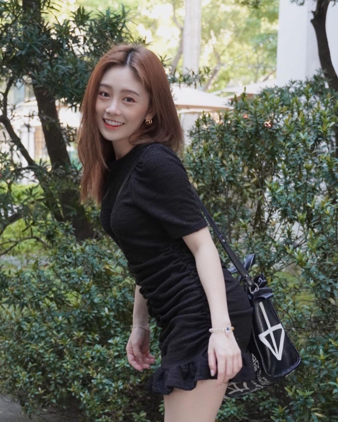 迷人亮眼啦啦隊若潼 眼神迷濛又夢幻超無害清純氣質散發滿滿女友感圈粉無數-第1章-图片3