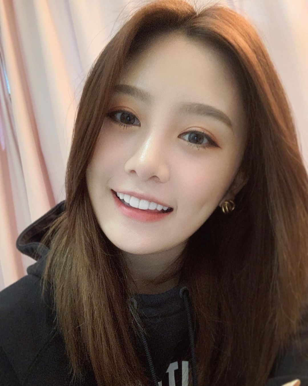 迷人亮眼啦啦隊若潼 眼神迷濛又夢幻超無害清純氣質散發滿滿女友感圈粉無數-第1章-图片9