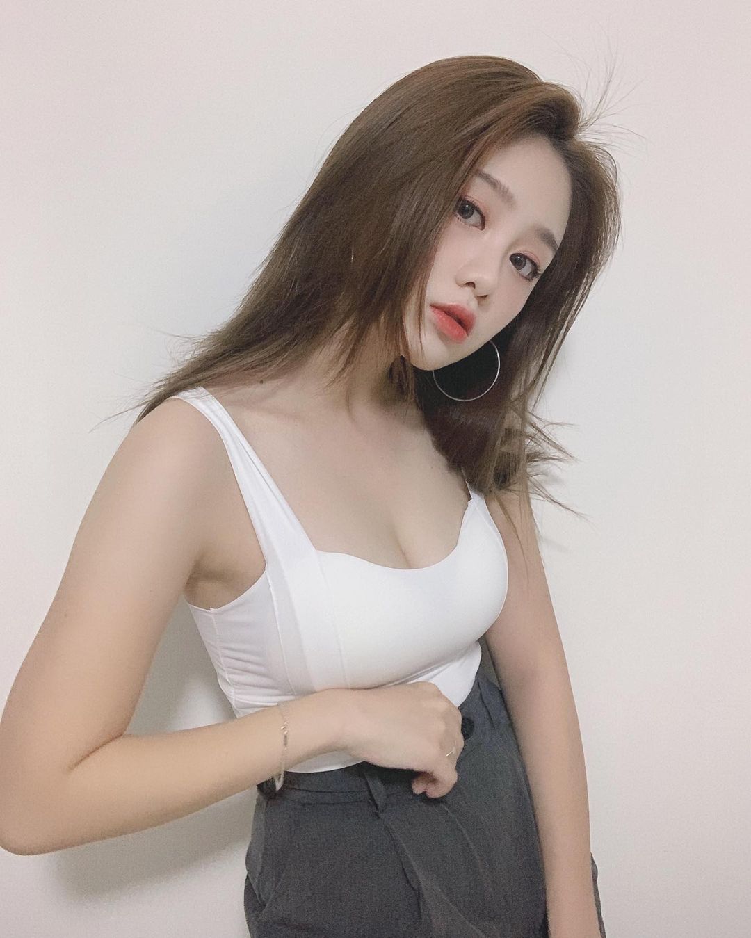 迷人亮眼啦啦隊若潼 眼神迷濛又夢幻超無害清純氣質散發滿滿女友感圈粉無數-第1章-图片11