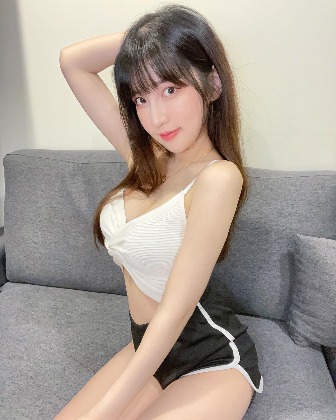 乖甜女友系妹子依梨 笑容燦爛又完美清純臉蛋下藏著誘惑胴體-第1章-图片9