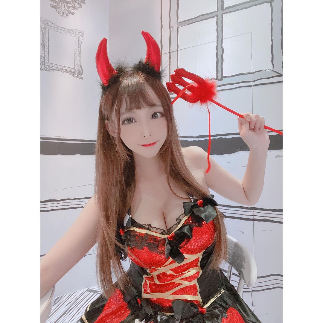 挑逗小惡魔庭庭 極品美體色氣噴發渲染你的全螢幕-第1章-图片6