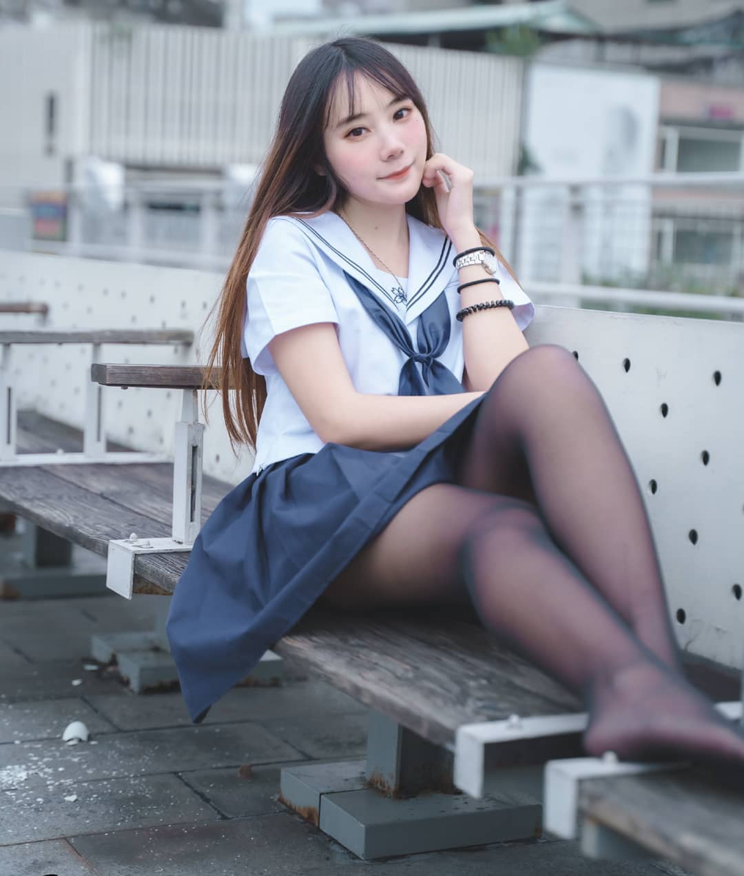 職業老司機糖糖 超萌學生服黑絲誘惑擋都擋不住好想坐在她隔壁-第1章-图片7