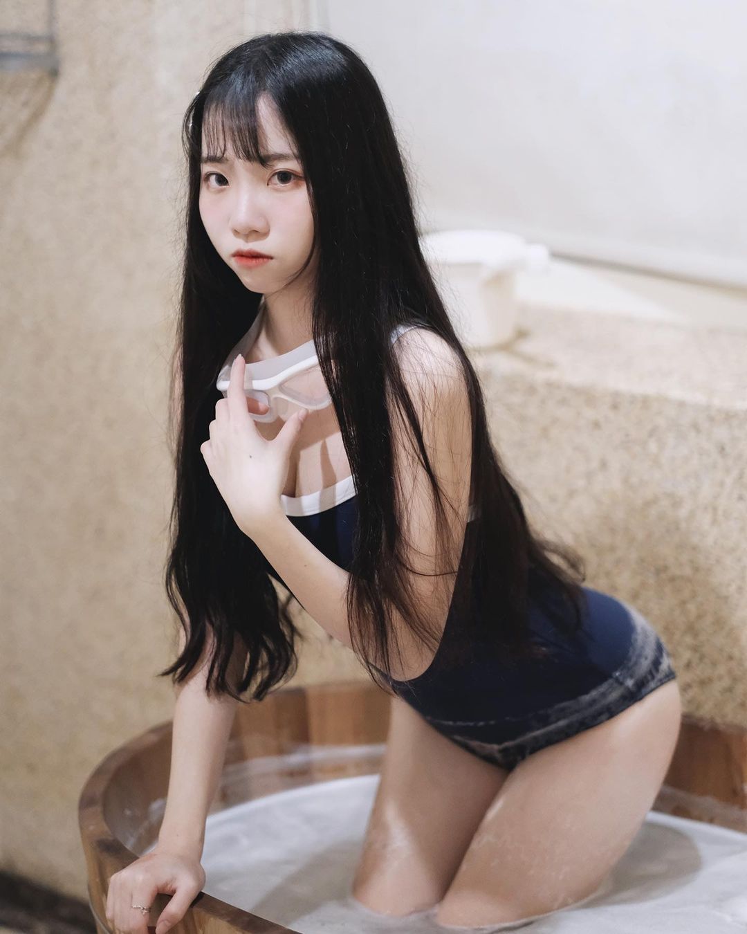 Long hair sweet little princess can smile sweet eyes too overwhelming beautiful body white makes you think about the foot-第1章-图片1
