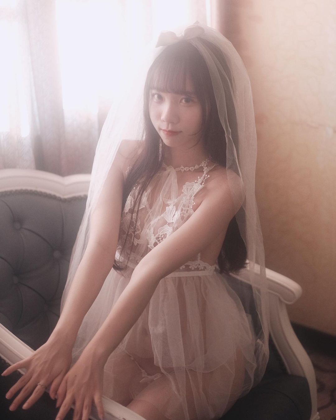 Long hair sweet little princess can smile sweet eyes too overwhelming beautiful body white makes you think about the foot-第1章-图片4