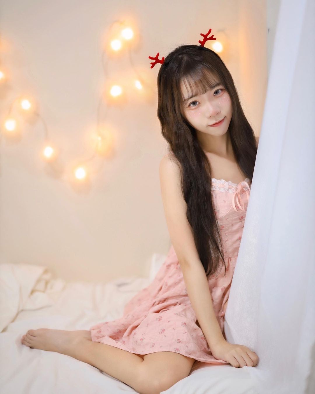 Long hair sweet little princess can smile sweet eyes too overwhelming beautiful body white makes you think about the foot-第1章-图片13