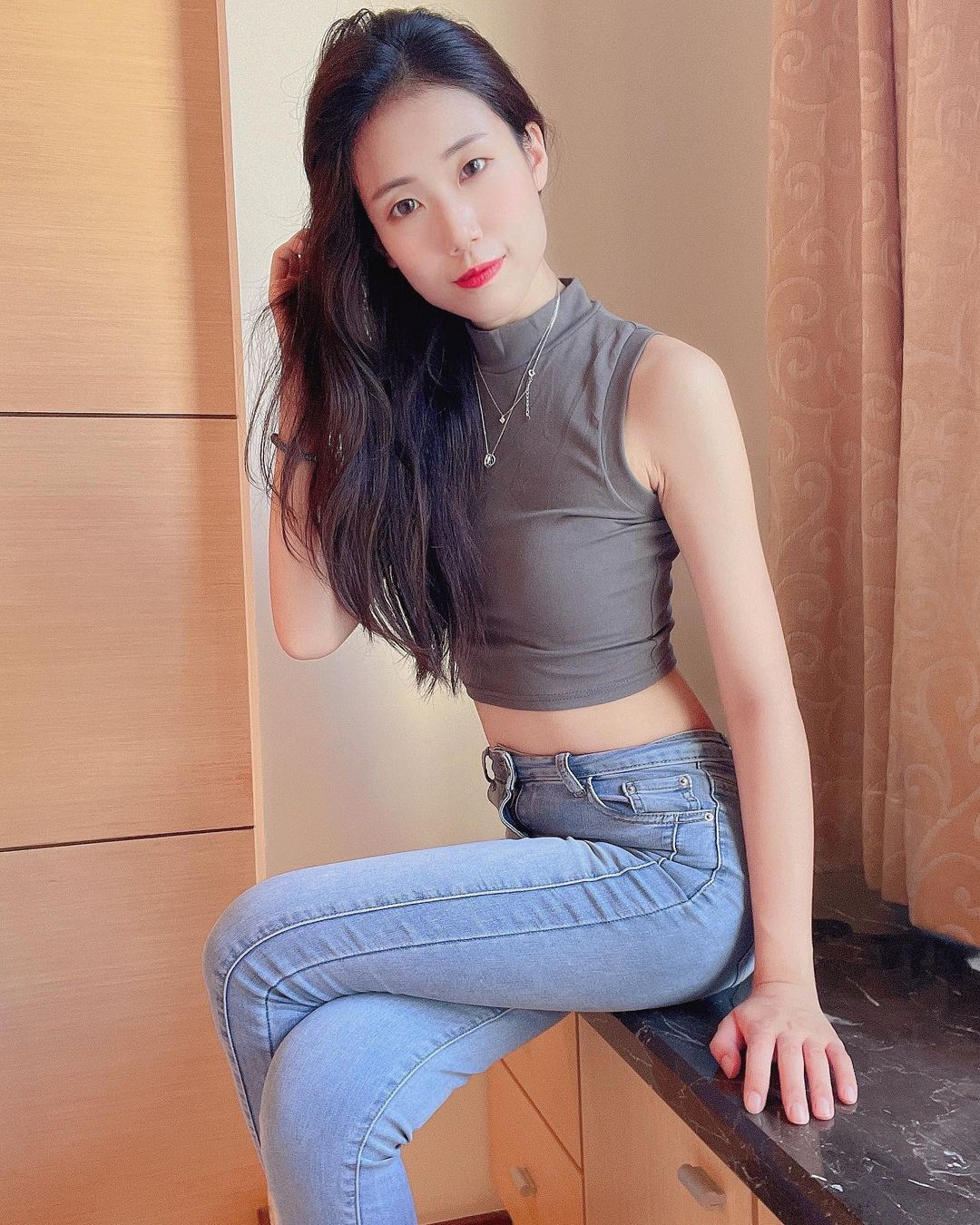 Miss Jane liberates the body of the fiery curve that makes no trick.-第1章-图片9