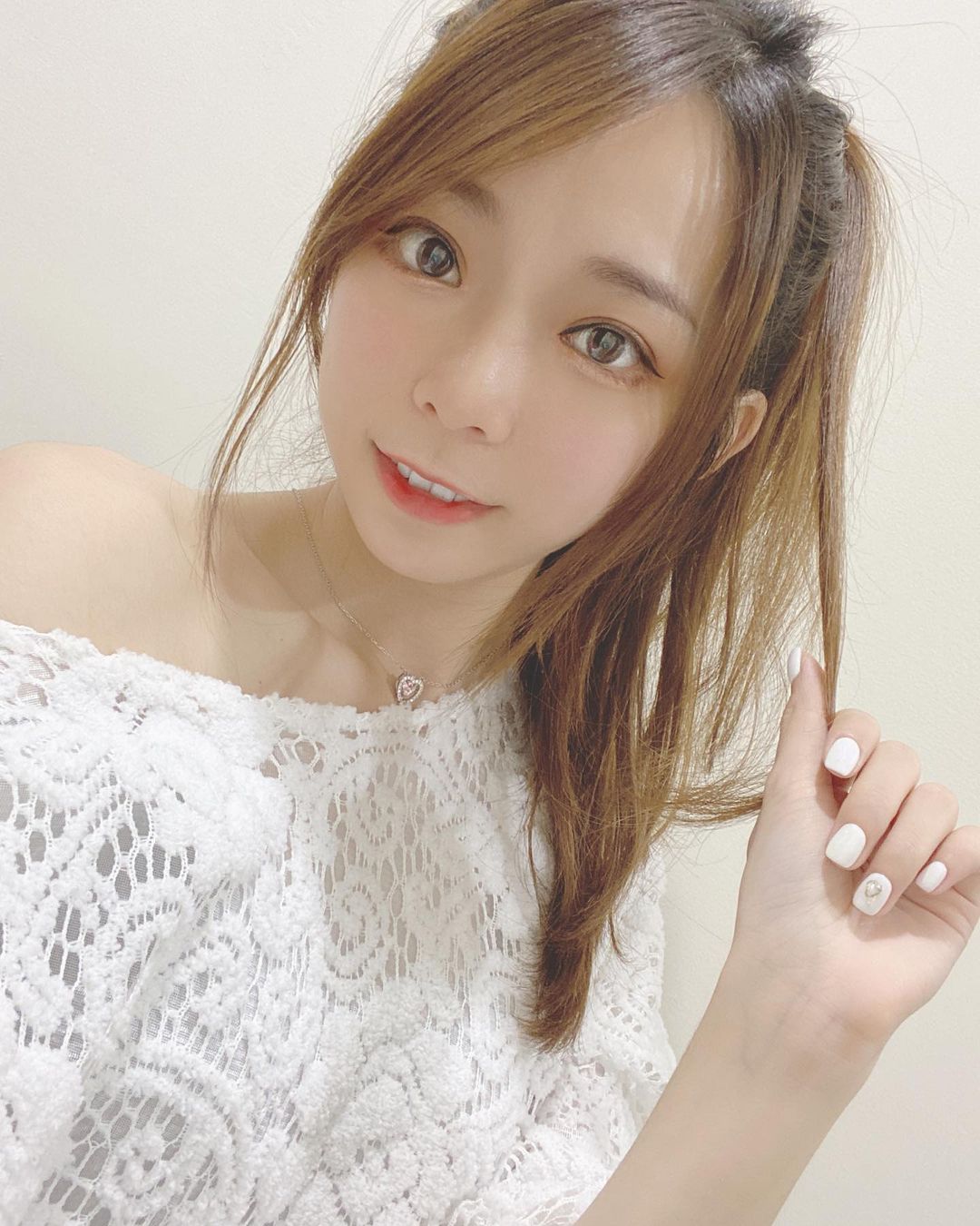 電眼美乳正妹千緒 美乳視角好害羞極品高顏值讓人一眼就戀愛了-第1章-图片3