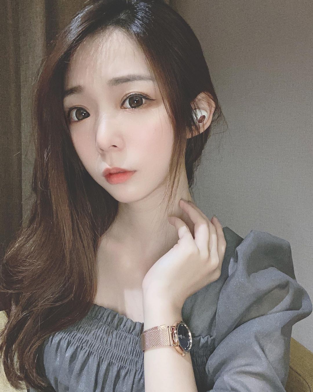 電眼美乳正妹千緒 美乳視角好害羞極品高顏值讓人一眼就戀愛了-第1章-图片4