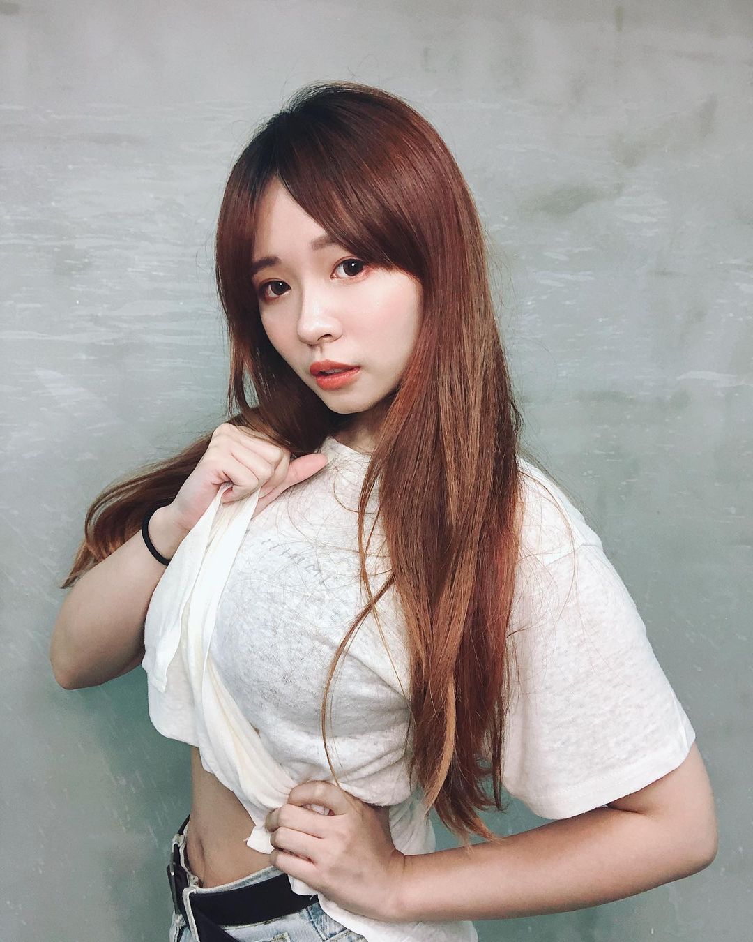 超火辣美乳美女林心穎 渾圓雙乳深溝事業線性感撩人實在太養眼了-第1章-图片4