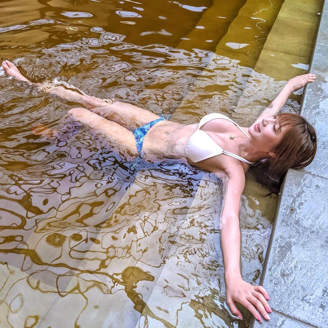 驚豔白衣正妹張皮皮 精緻臉孔好吸睛纖細身材是亮點讓網友都要暴動啦-第1章-图片7