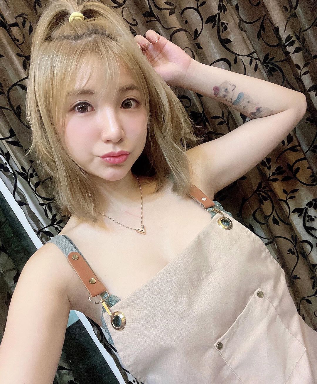 驚豔白衣正妹張皮皮 精緻臉孔好吸睛纖細身材是亮點讓網友都要暴動啦-第1章-图片12
