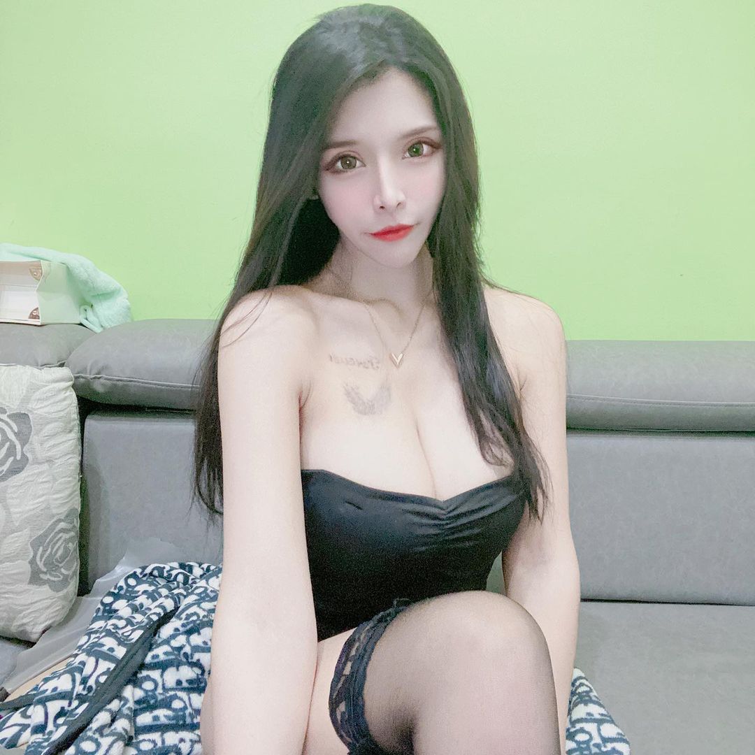 美若天仙性感正妹波衣 乳浪深溝實在太搶眼火辣身材加上超高顏值就是最美的風景-第1章-图片13
