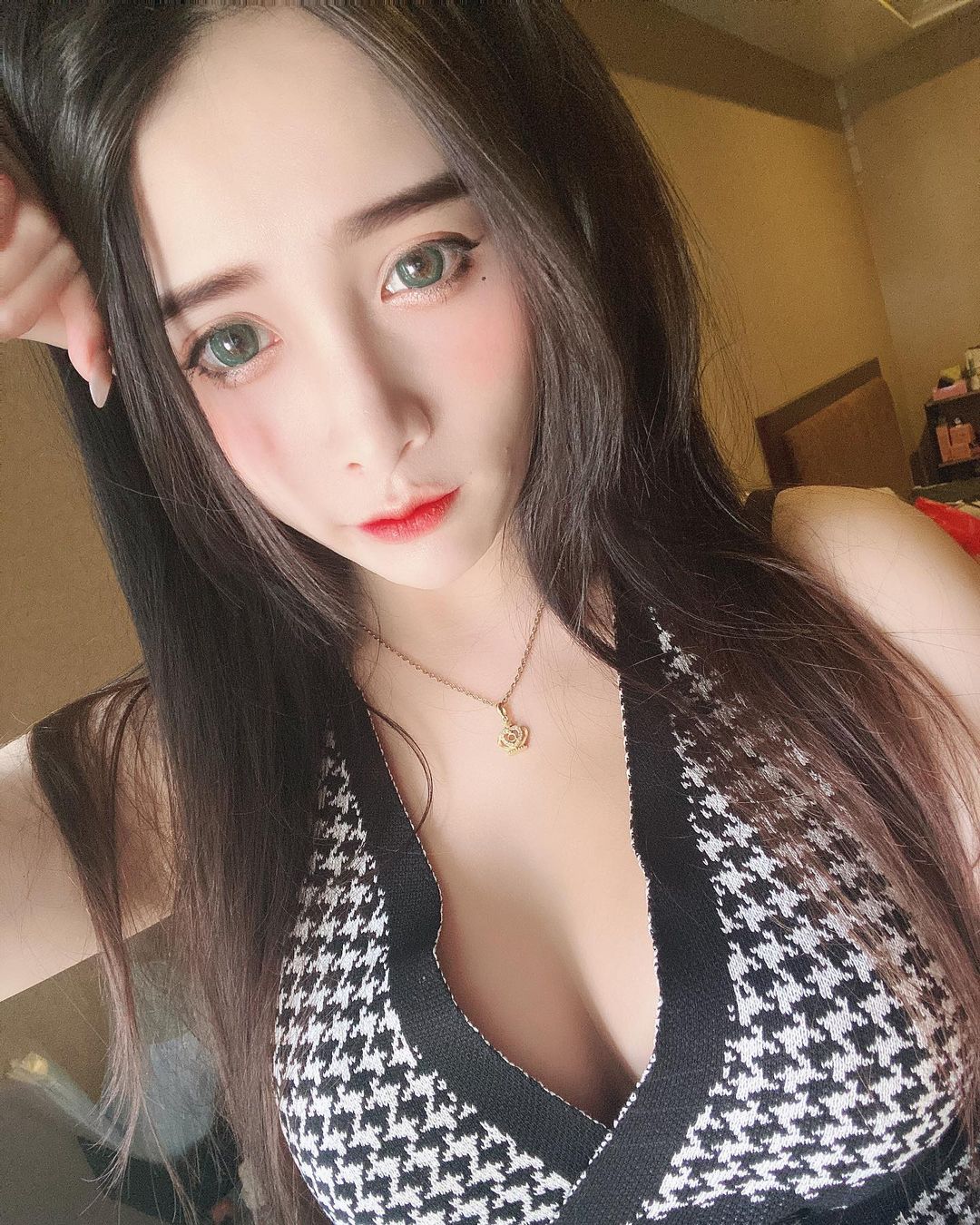 La diosa del fuego Soloa de alto color y la belleza del cuerpo blanco y blanco se ve lleno de luz en el hemisferio sur todo revelado demasiado tentador-第1章-图片3