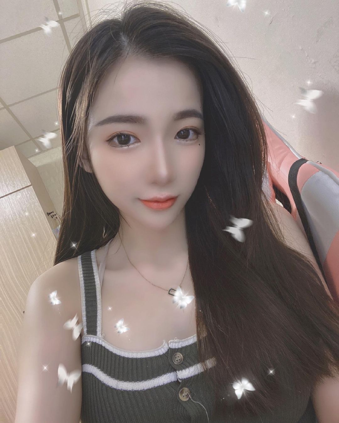 Es muy divertido ver a la chica con el pecho abajo, con la tentación de todo el mal.-第1章-图片6