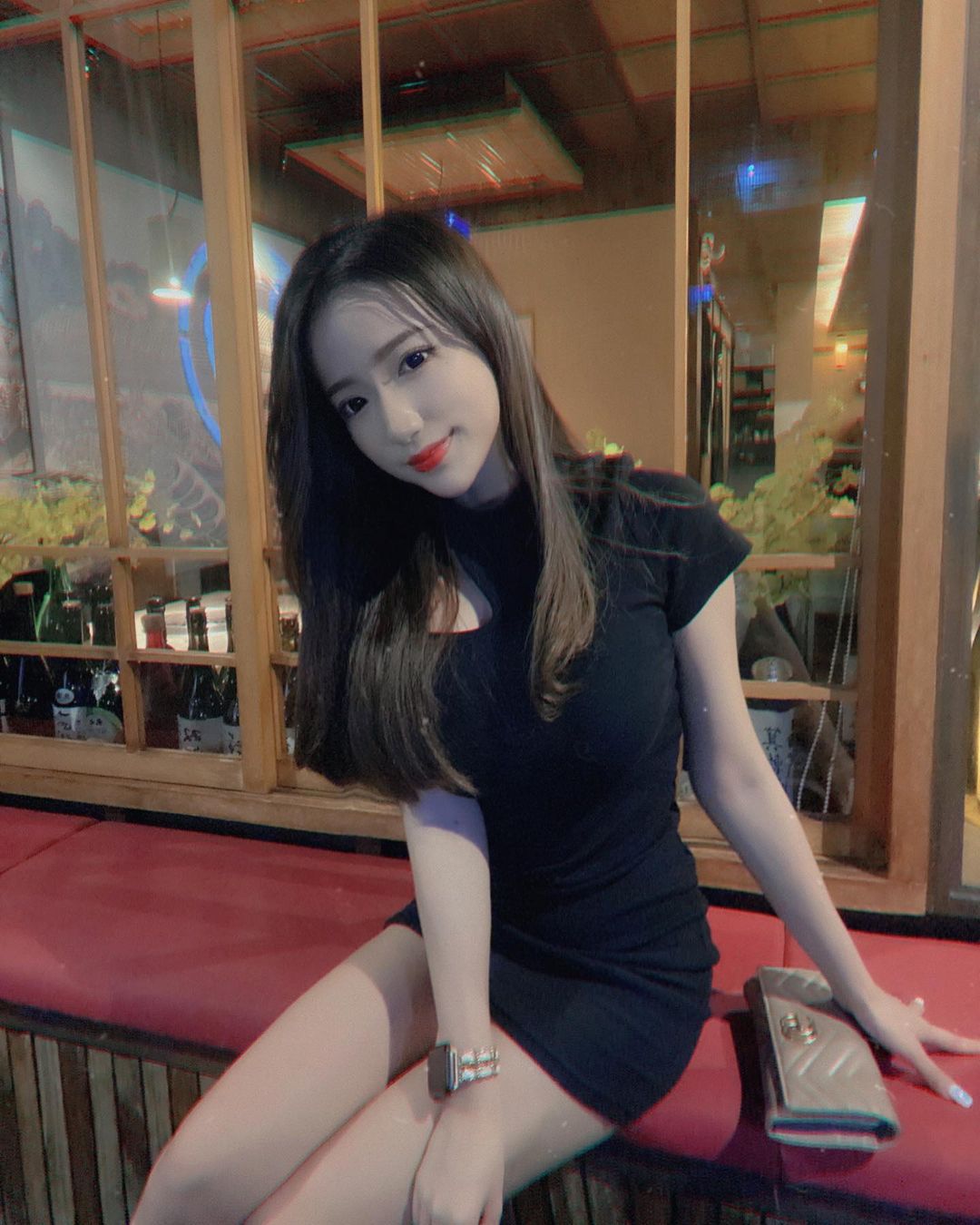 Es muy divertido ver a la chica con el pecho abajo, con la tentación de todo el mal.-第1章-图片11