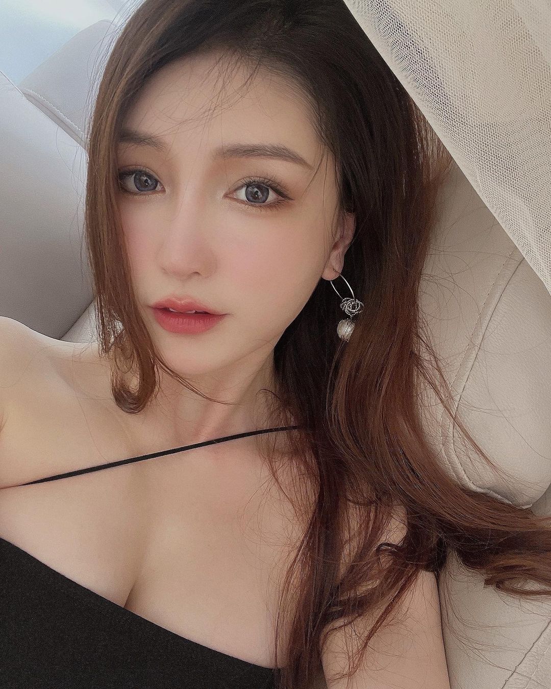 Super sexy beauty Fei pink swimsuit show bright eyes good appearance big tits crying out good fuck-第1章-图片4