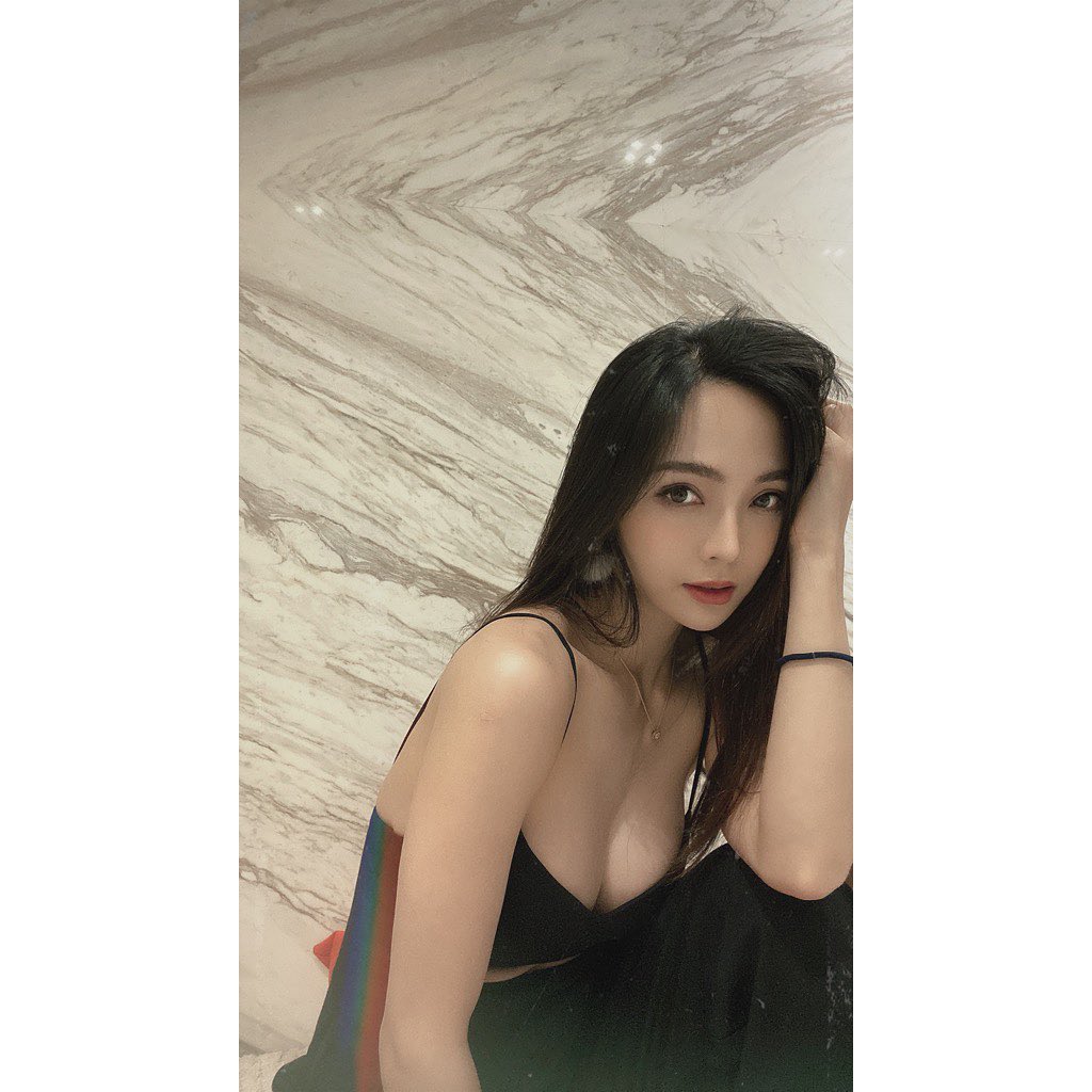 La mujer más sexy del mundo es la que tiene la mirada atrevida.-第1章-图片4