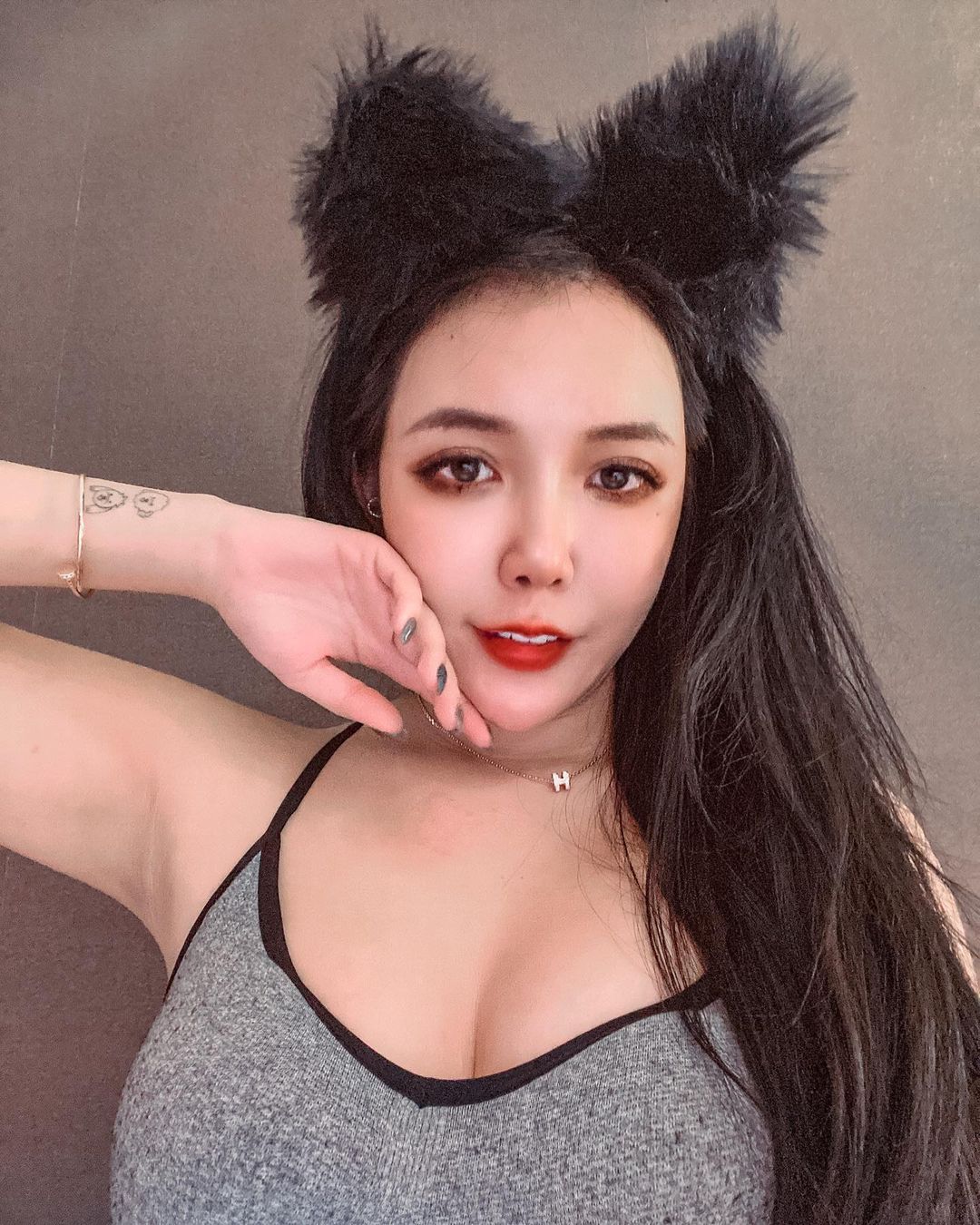 The temptation filled up sister HannA spread the leopard-like wild charm seductive wave-to-belly body curvature makes a fool.-第1章-图片6