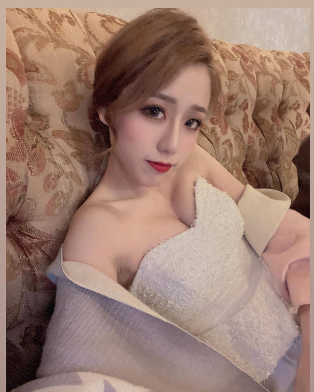 Lovely big sister PeggyLiu devil line is fascinating and wants to sell the soul beauty more so that the man is delighted.-第1章-图片2