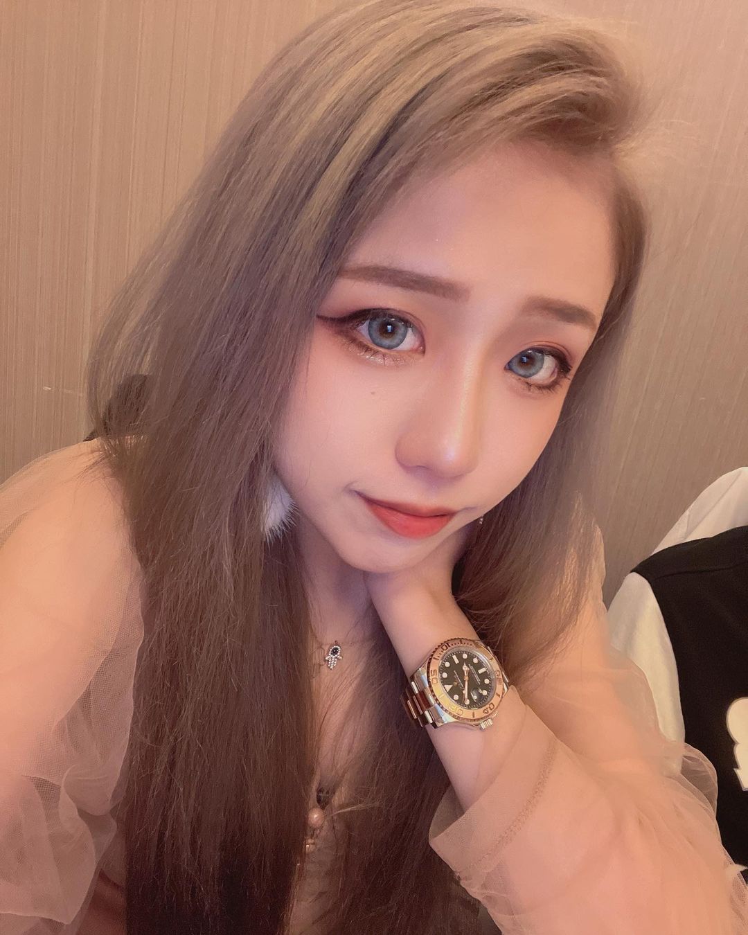 Lovely big sister PeggyLiu devil line is fascinating and wants to sell the soul beauty more so that the man is delighted.-第1章-图片3
