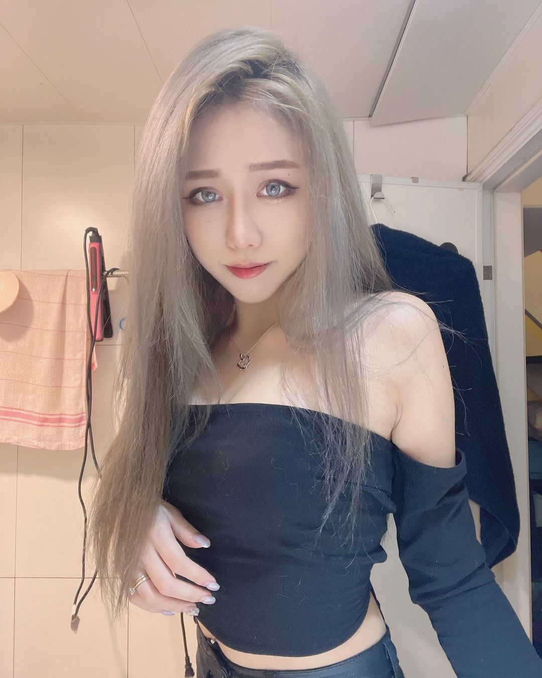 Lovely big sister PeggyLiu devil line is fascinating and wants to sell the soul beauty more so that the man is delighted.-第1章-图片5